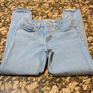LEVI’S High Waisted Skinny size 28